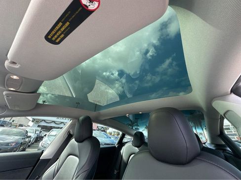 Used 2023 Tesla Model 3 Performance image 7