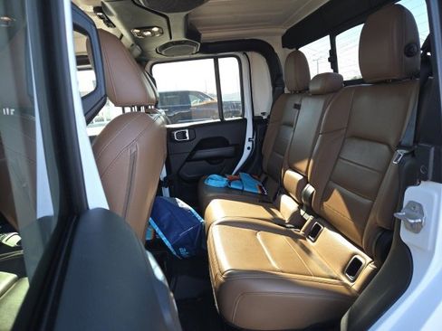 Used 2020 Jeep Gladiator Overland image 8