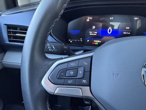 Used 2024 Volkswagen Taos SE w/ Panoramic Sunroof Package image 28