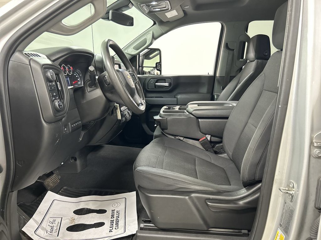 Used 2022 Chevrolet Silverado 2500 Custom w/ Custom Value Package AWD/4WD image 9