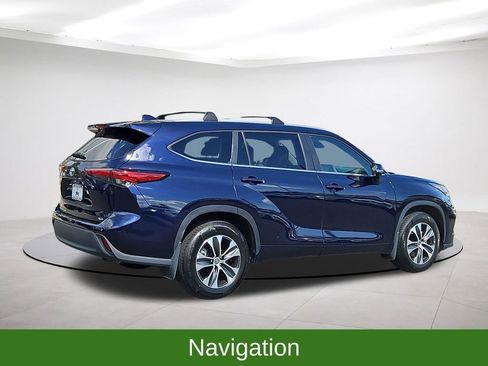 Used 2023 Toyota Highlander XLE image 7