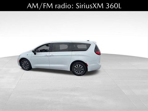 Used 2024 Chrysler Pacifica Limited FWD image 6