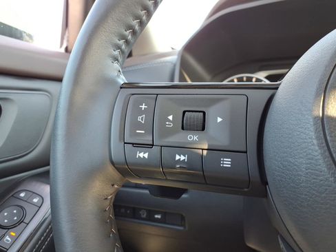 Used 2023 Nissan Rogue SV w/ SV Premium B Package image 27