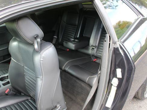 Used 2010 Dodge Challenger SE image 9