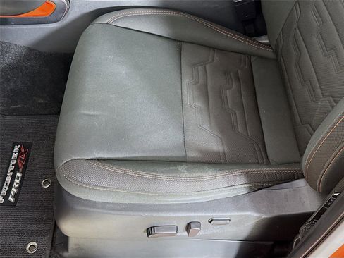 Used 2025 Nissan Frontier PRO-4X image 18