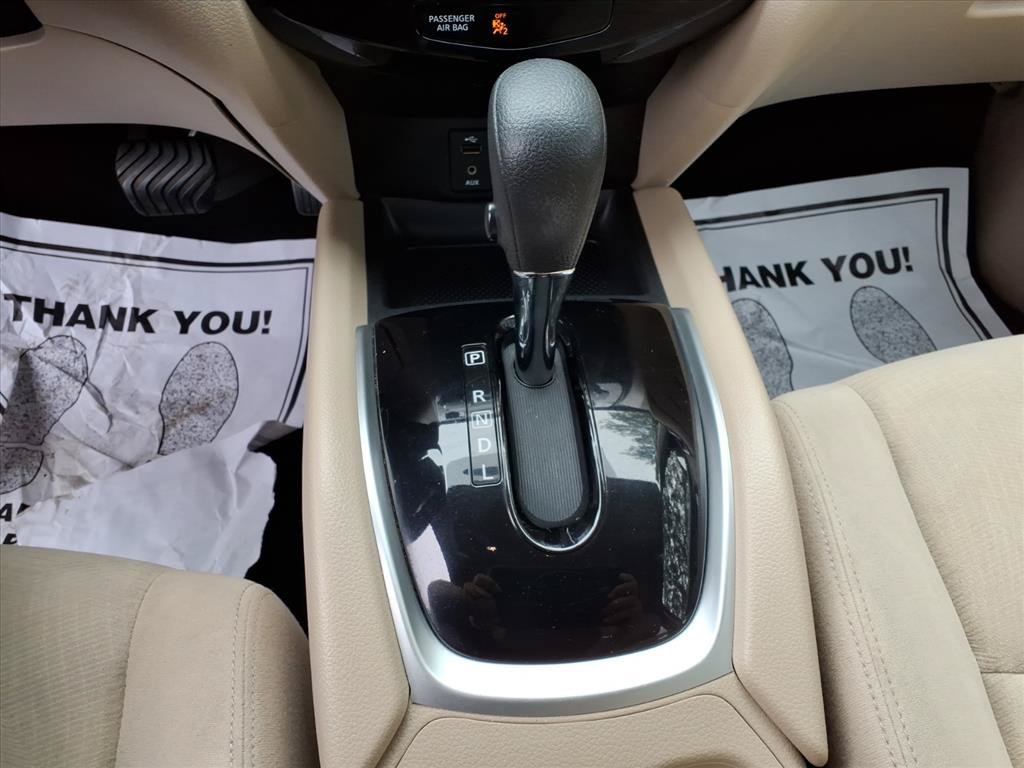 Used 2016 Nissan Rogue SV FWD image 13