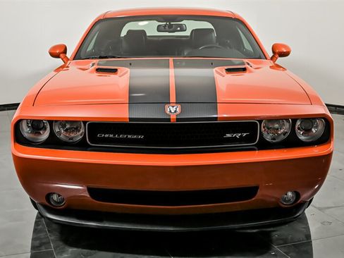 Used 2009 Dodge Challenger SRT8 RWD image 4