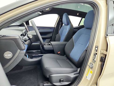 New 2026 Volvo EX30 Cross Country Ultra image 17