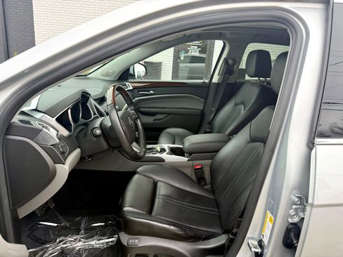 Used 2011 Cadillac SRX Luxury image 16