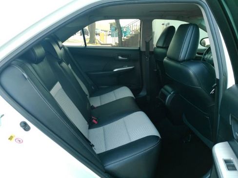 Used 2014 Toyota Camry SE w/ Moonroof Package image 21