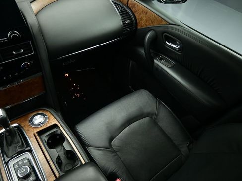 Used 2024 Nissan Armada SL image 8