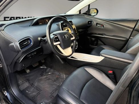 Used 2016 Toyota Prius Four Touring w/ Premium Convenience Package FWD image 11