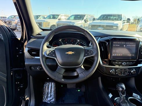 Used 2022 Chevrolet Traverse LT image 14