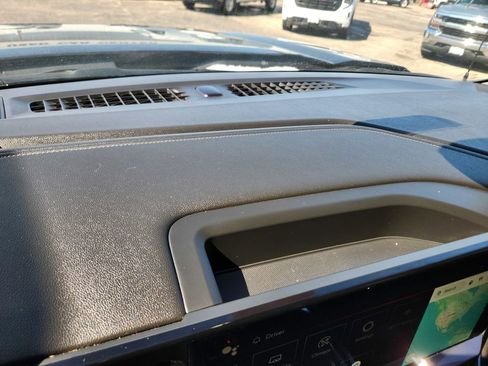 Used 2023 GMC Sierra 1500 SLT image 8