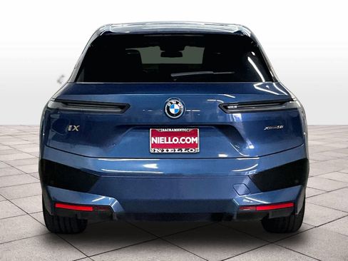 Used 2022 BMW iX xDrive50 w/ Premium Package AWD/4WD image 7