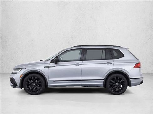 Used 2023 Volkswagen Tiguan SE R-Line FWD image 4