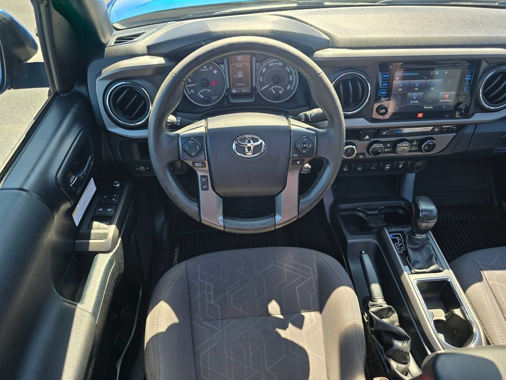 Used 2017 Toyota Tacoma TRD Off-Road AWD/4WD image 18