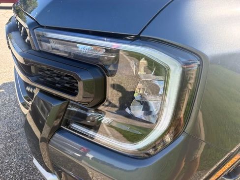 Used 2024 Ford Ranger XLT w/ Technology Package AWD/4WD image 8