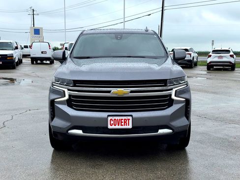Used 2022 Chevrolet Suburban LT RWD image 3