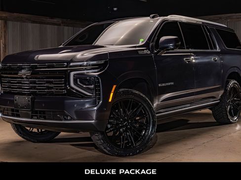 Used 2025 Chevrolet Suburban High Country AWD/4WD image 5