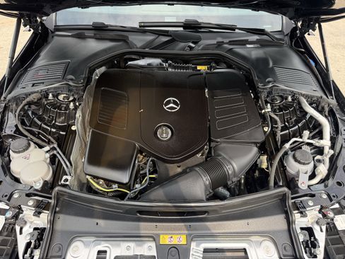 Used 2025 Mercedes-Benz C 300 4MATIC Sedan image 32