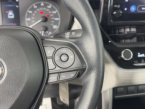 Used 2023 Toyota Corolla Cross L image 28