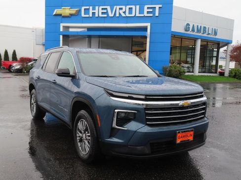Used 2025 Chevrolet Traverse LT AWD/4WD image 1