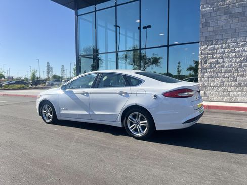 Used 2018 Ford Fusion SE w/ Equipment Group 602A FWD image 6