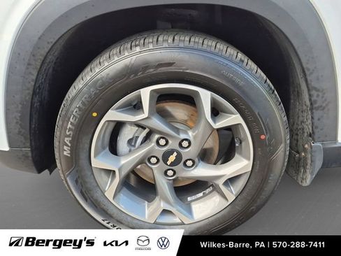 Used 2024 Chevrolet Trax LT w/ LT Convenience Package FWD image 10