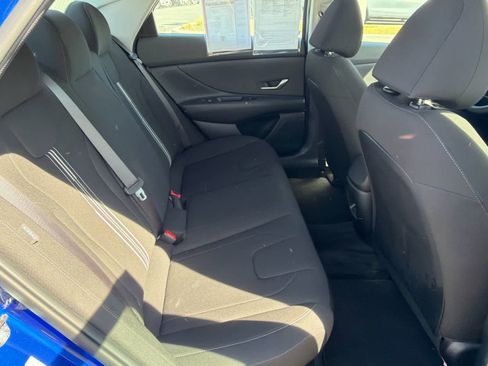 Used 2025 Hyundai Elantra Blue FWD image 11
