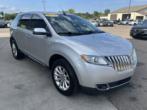 Used 2014 Lincoln MKX AWD w/ Equipment Group 101A image 3