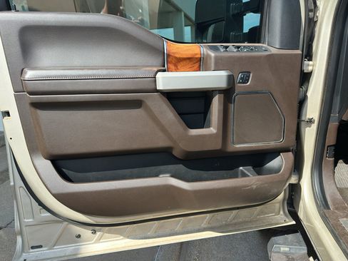 Used 2017 Ford F250 King Ranch w/ FX4 Off-Road Package AWD/4WD image 11