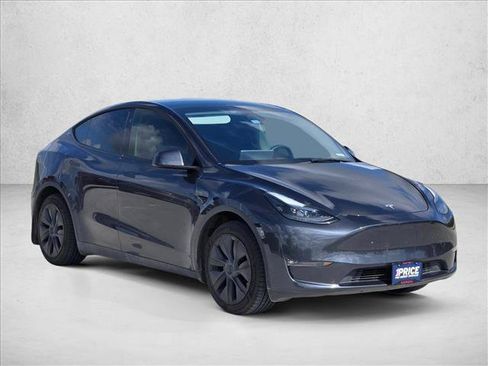 Used 2025 Tesla Model Y Long Range AWD/4WD image 3
