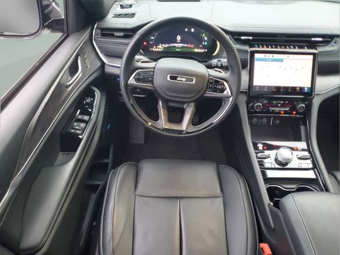 Used 2023 Jeep Grand Cherokee Overland w/ Advanced Protech Group III AWD/4WD image 9