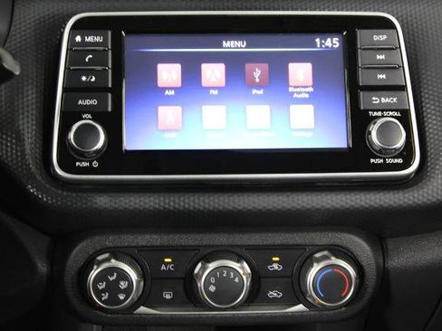 Certified 2025 Nissan Kicks Play S image 9