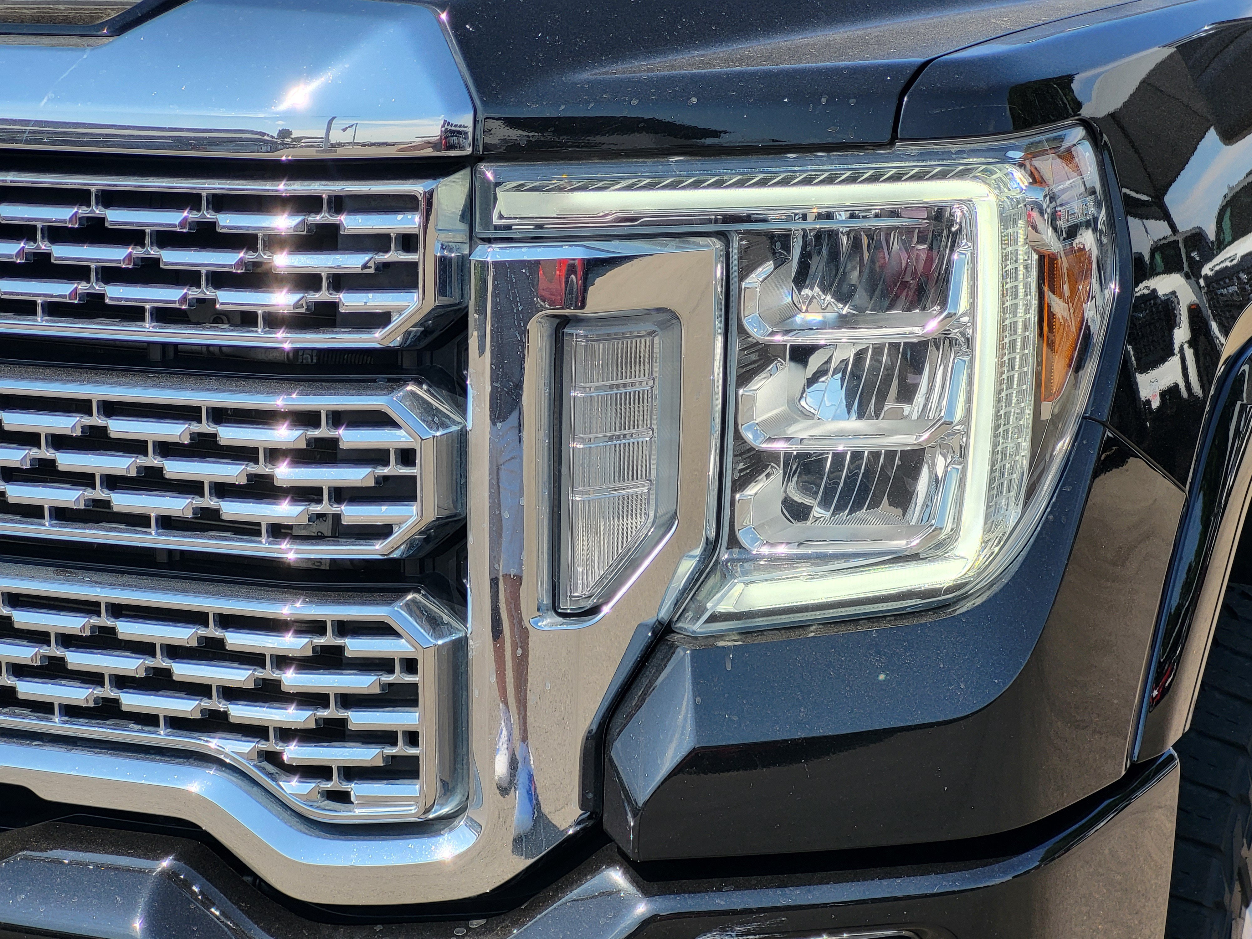 Used 2022 GMC Sierra 2500 Denali w/ Denali Ultimate Package AWD/4WD image 8