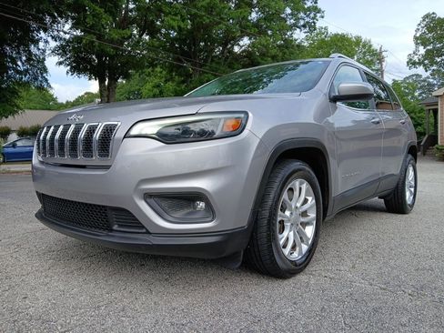 Used 2019 Jeep Cherokee Latitude w/ Popular Appearance Group FWD image 2