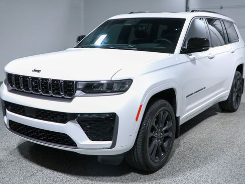 Used 2026 Jeep Grand Cherokee L Limited AWD/4WD image 34