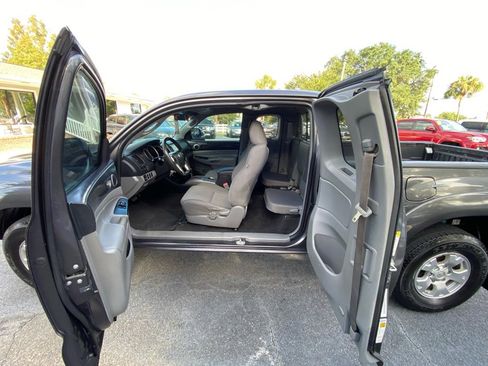 Used 2015 Toyota Tacoma PreRunner image 36