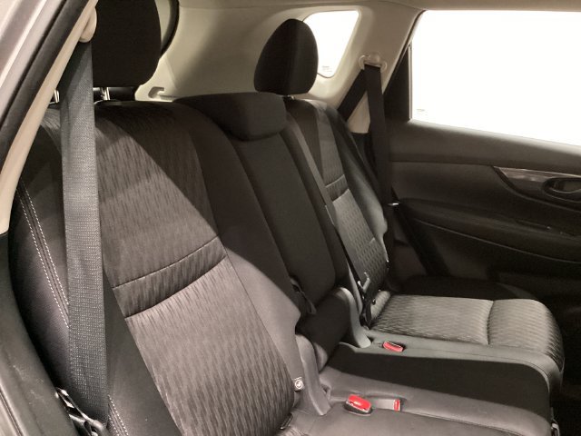 Used 2020 Nissan Rogue S FWD image 17
