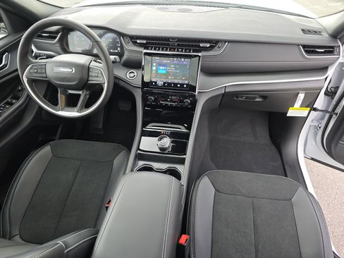 New 2025 Jeep Grand Cherokee L Altitude image 25