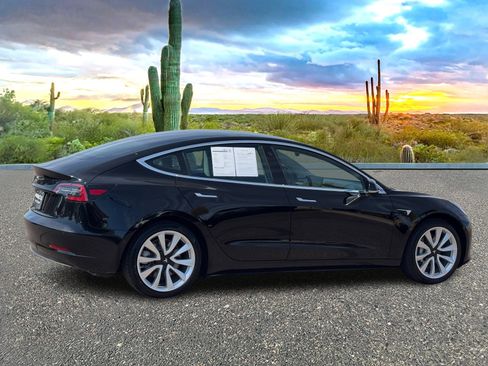 Used 2019 Tesla Model 3 Standard Range Plus image 5