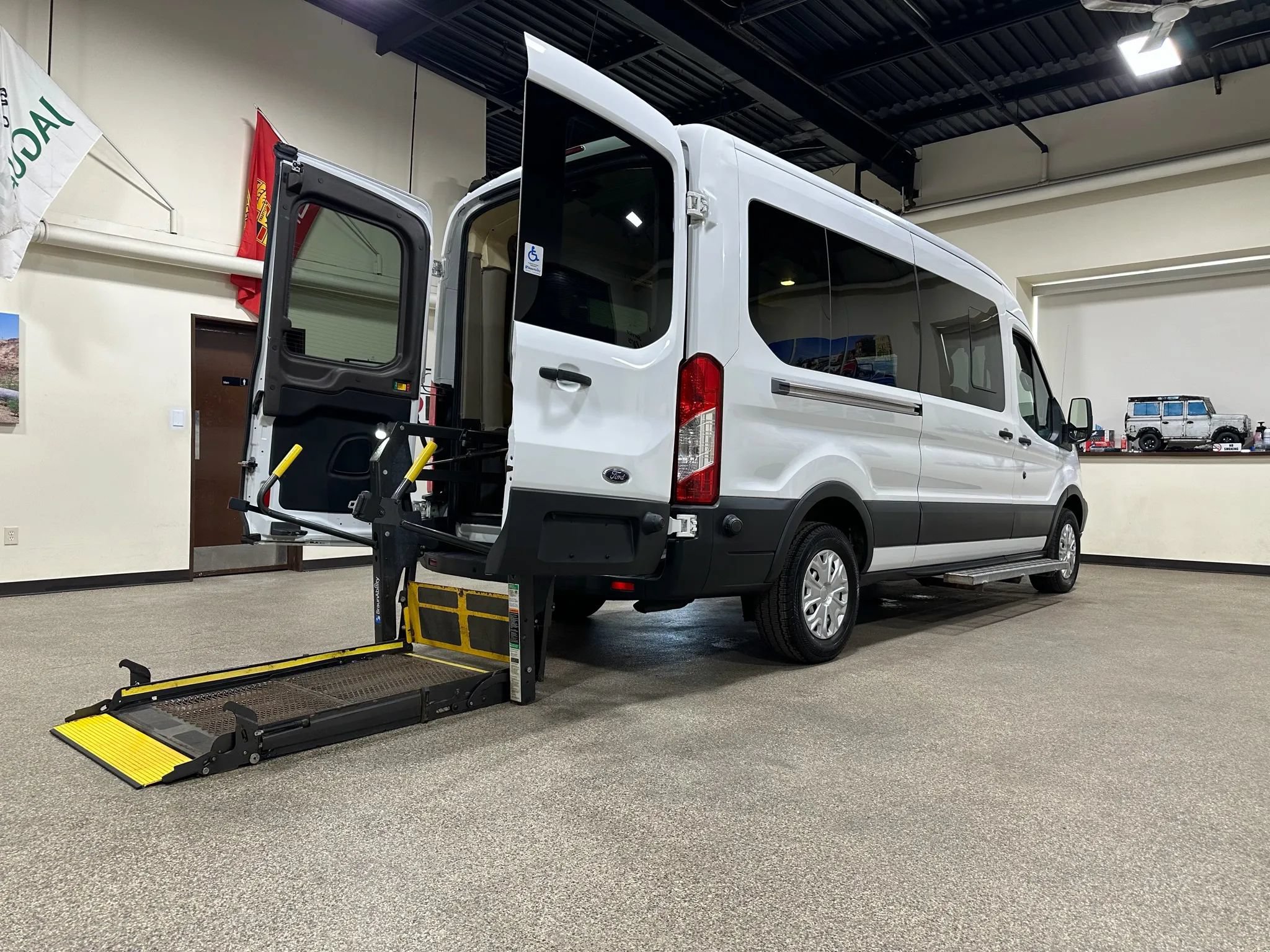 Used 2015 Ford Transit 250 148 Medium Roof RWD image 47