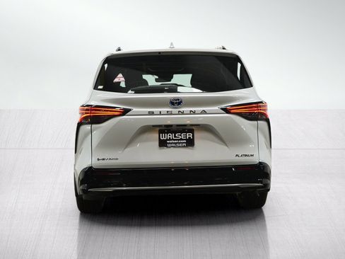 Used 2025 Toyota Sienna AWD image 4