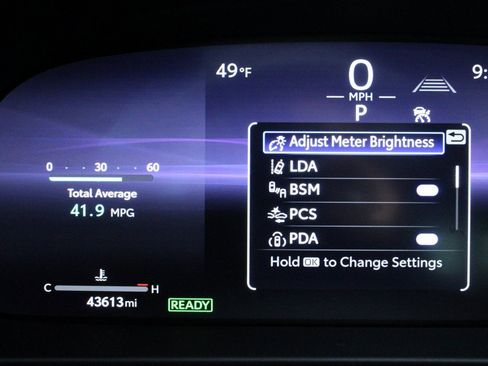 Used 2023 Toyota Crown Limited image 3