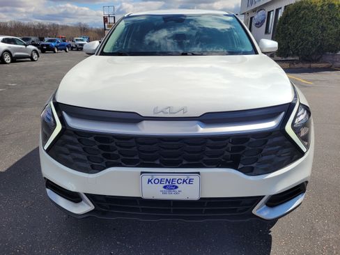 Used 2023 Kia Sportage LX image 3
