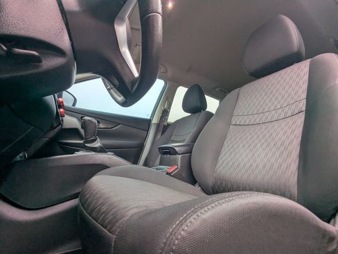 Used 2019 Nissan Rogue SV FWD image 21
