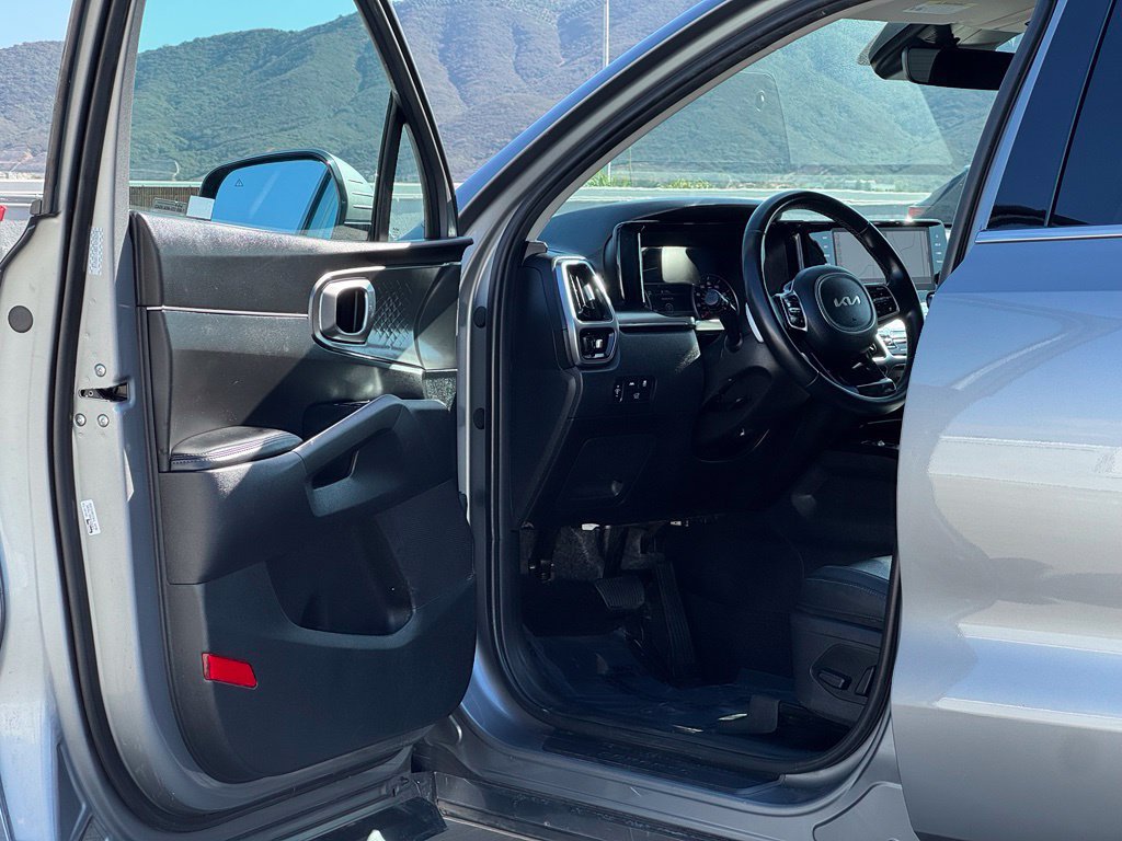 Used 2023 Kia Sorento EX w/ Panoramic Sunroof Package AWD/4WD image 8