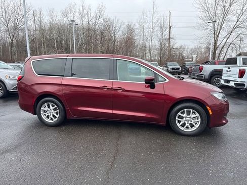 Used 2023 Chrysler Voyager LX image 6
