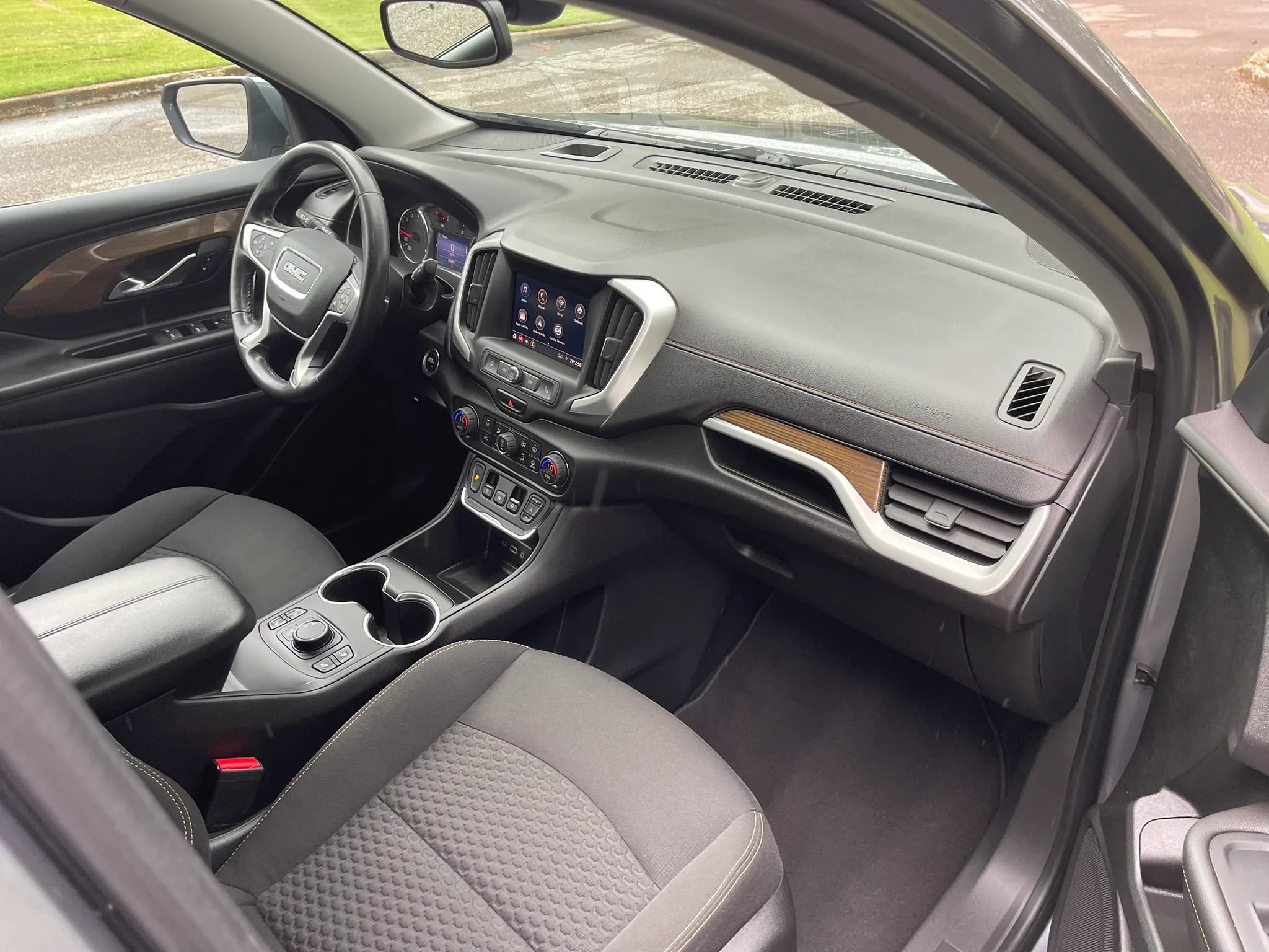 Used 2020 GMC Terrain SLE w/ Driver Convenience Package FWD image 14